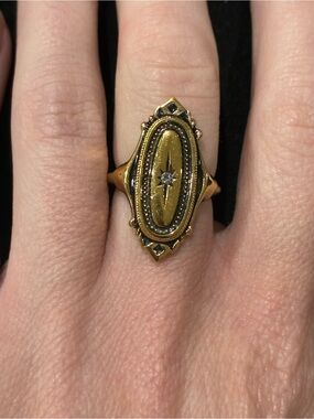 Vintage 1976 Avon Kensington Ring